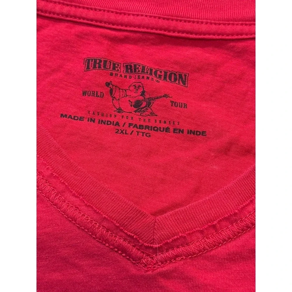 True‎ Religion Men's v-neck T-Shirt XXL Logos All Over Back Spell Out Red Seams